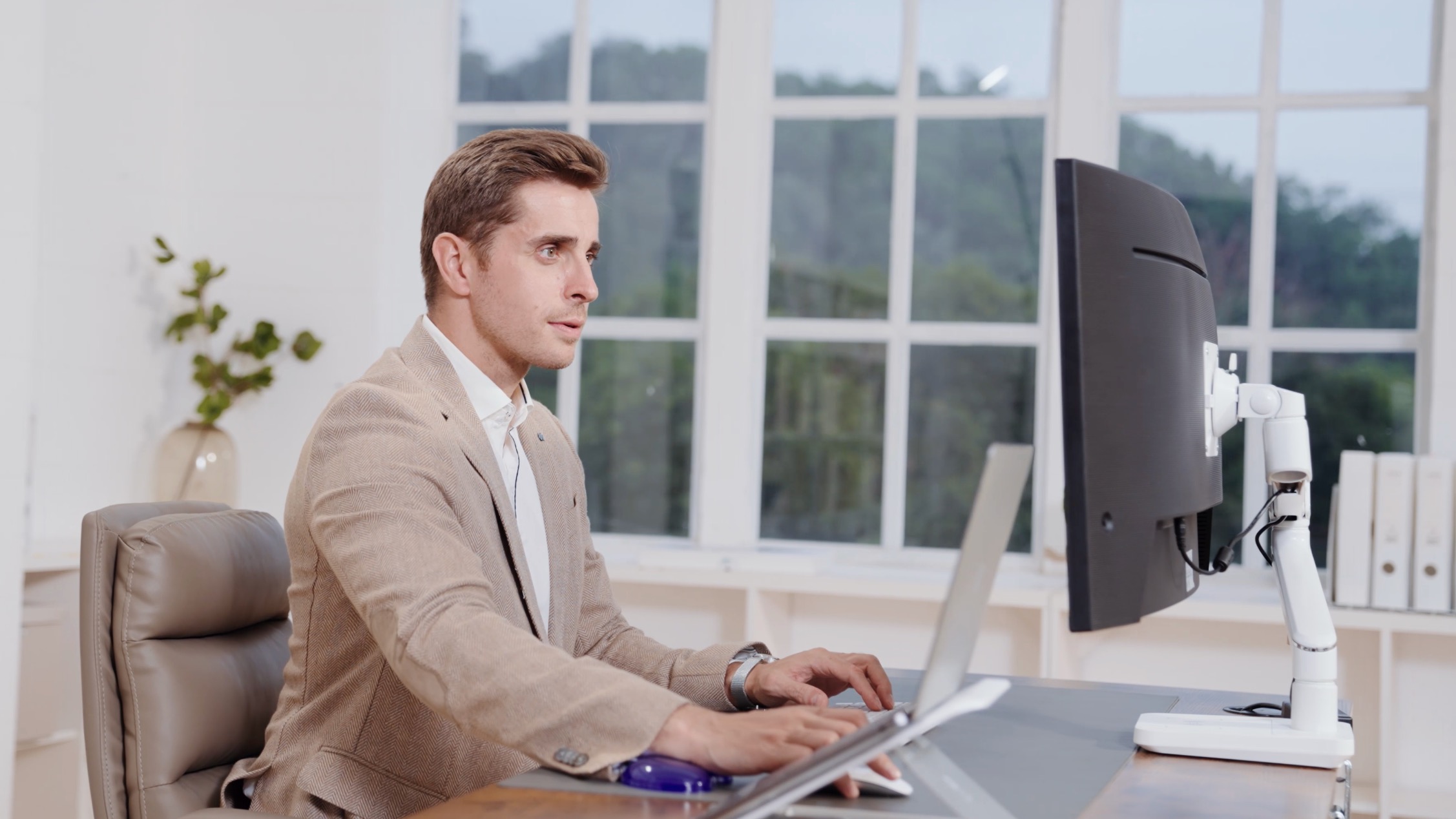 范羅士Tallo顯示器支架 雙臂｜TVC